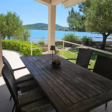 Apartment Sandra I Davor Lonic *