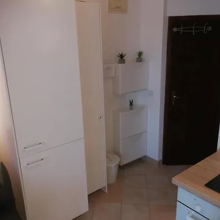 Apartment Sandra I Davor Lonic Kukljica